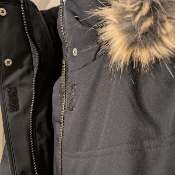 Obermeyer Women's Black Winter/Ski Jacket with Detachable Faux Fur Hood - Picture 6 of 16